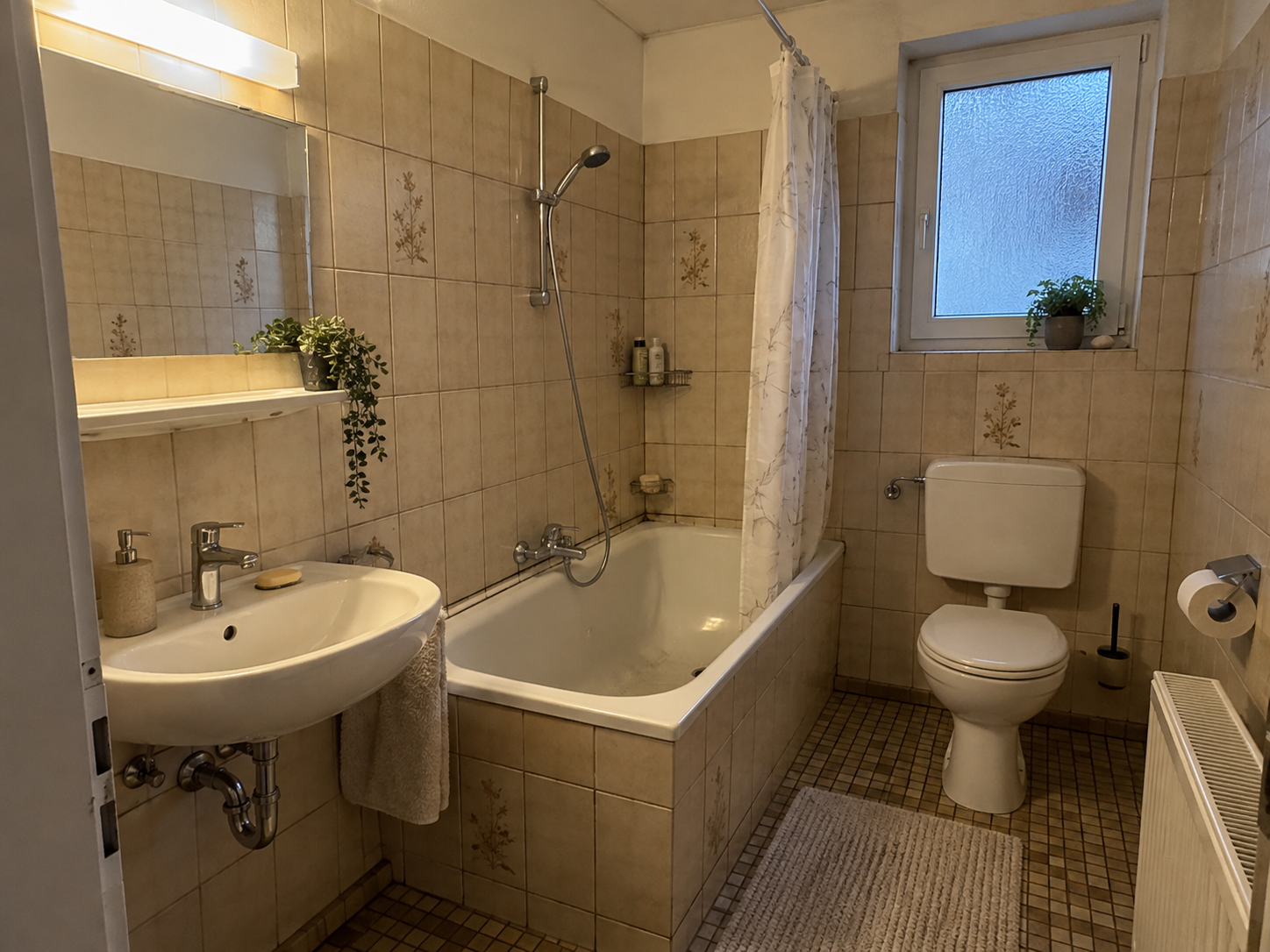 Beiges Retro-Badezimmer mit Badewanne – beispielhafte Vorher-Visualisierung