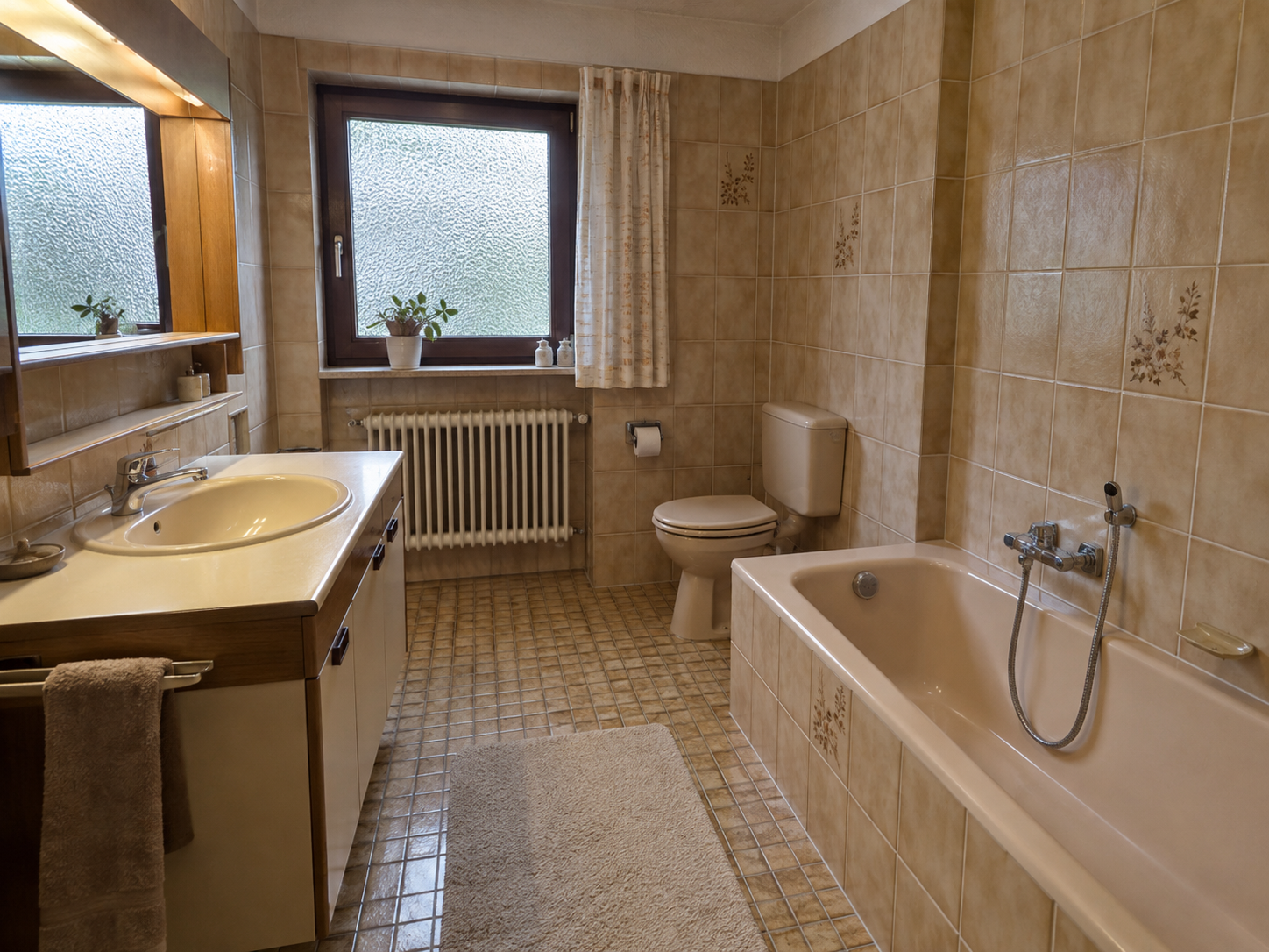 Retro-Badezimmer in warmen Brauntönen – beispielhafte Vorher-Visualisierung
